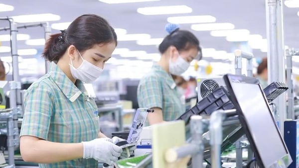 많은 산업이 근로자 채용을 늘리고 있다.