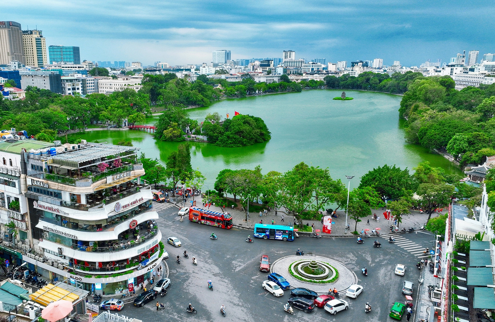 Hanoi planea reubicar algunas agencias y ampliar el espacio público alrededor del lago Hoan Kiem.