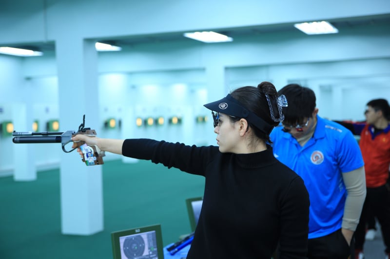 Female CAND sniper in top 10 Outstanding Young Vietnamese Faces of 2024 -0