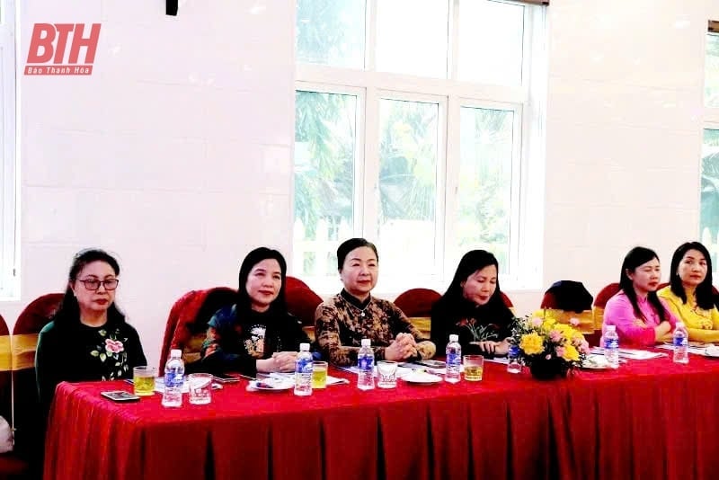 Le Club des femmes intellectuelles de la province de Thanh Hoa a organisé une discussion à l'occasion de la Journée internationale de la femme le 8 mars