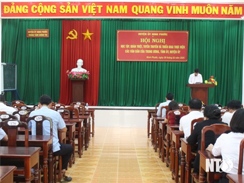 Ninh Phuoc: Study and thoroughly understand the resolutions and documents of the Central and Provincial Party Committees