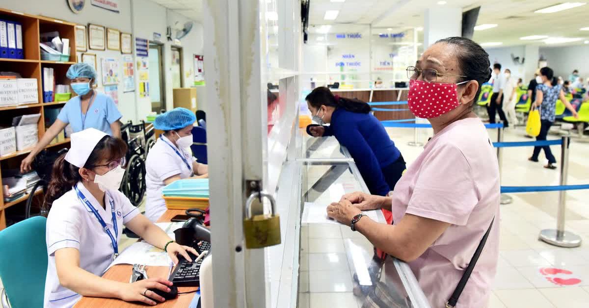 건강보험증을 소지한 분은 검진 및 치료비가 351,000 VND 미만이면 비용을 지불할 필요가 없습니다.