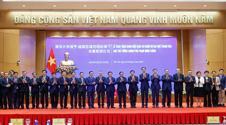 Thủ tướng Phạm Minh Chính nhận danh hiệu "Giáo sư danh dự" Đại học Thanh Hoa- Ảnh 2.