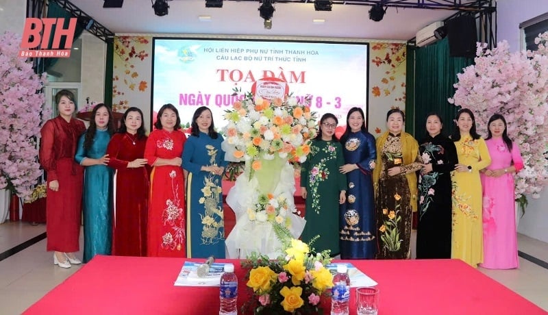 Le Club des femmes intellectuelles de la province de Thanh Hoa a organisé une discussion à l'occasion de la Journée internationale de la femme le 8 mars