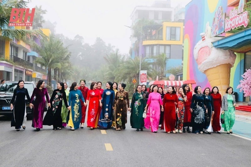 Le Club des femmes intellectuelles de la province de Thanh Hoa a organisé une discussion à l'occasion de la Journée internationale de la femme le 8 mars