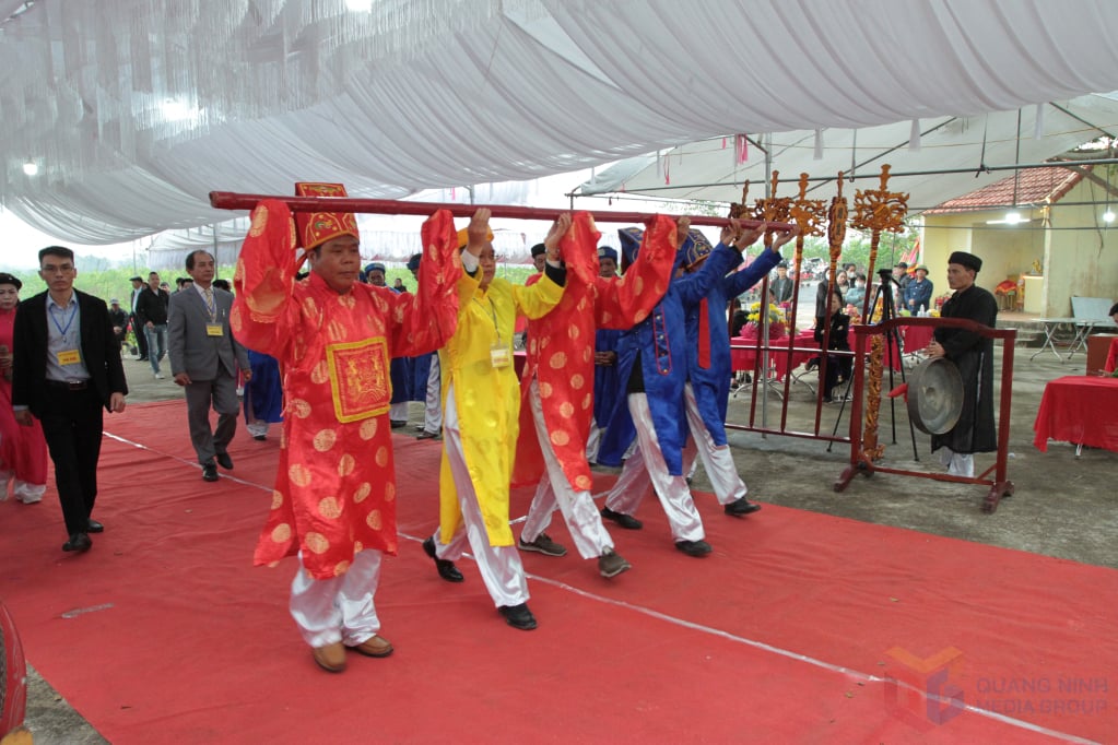 Ceremony of tree procession and funeral.