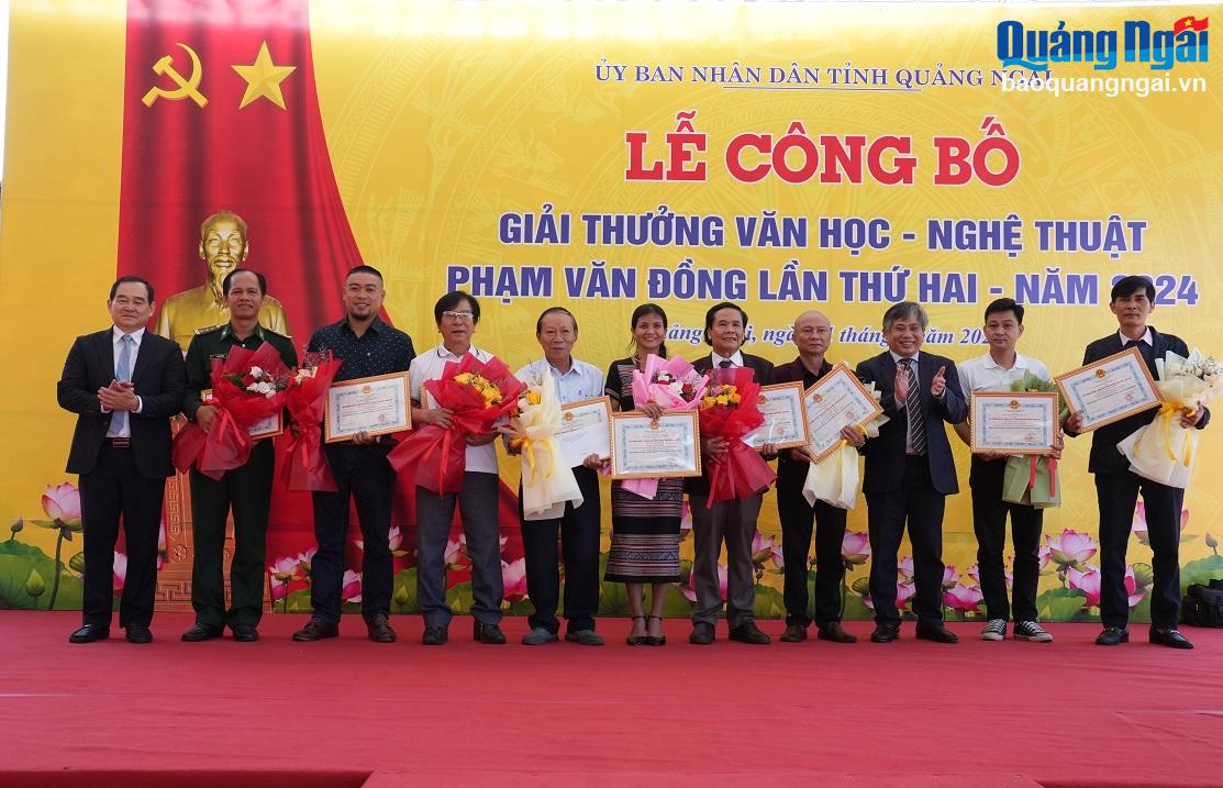 Trưởng ban Tổ chức Tỉnh ủy Lữ Ngọc Bình và Phó Chủ tịch Thường trực phụ trách Ủy ban MTTQ Việt Nam tỉnh Nguyễn Xuân Mến 