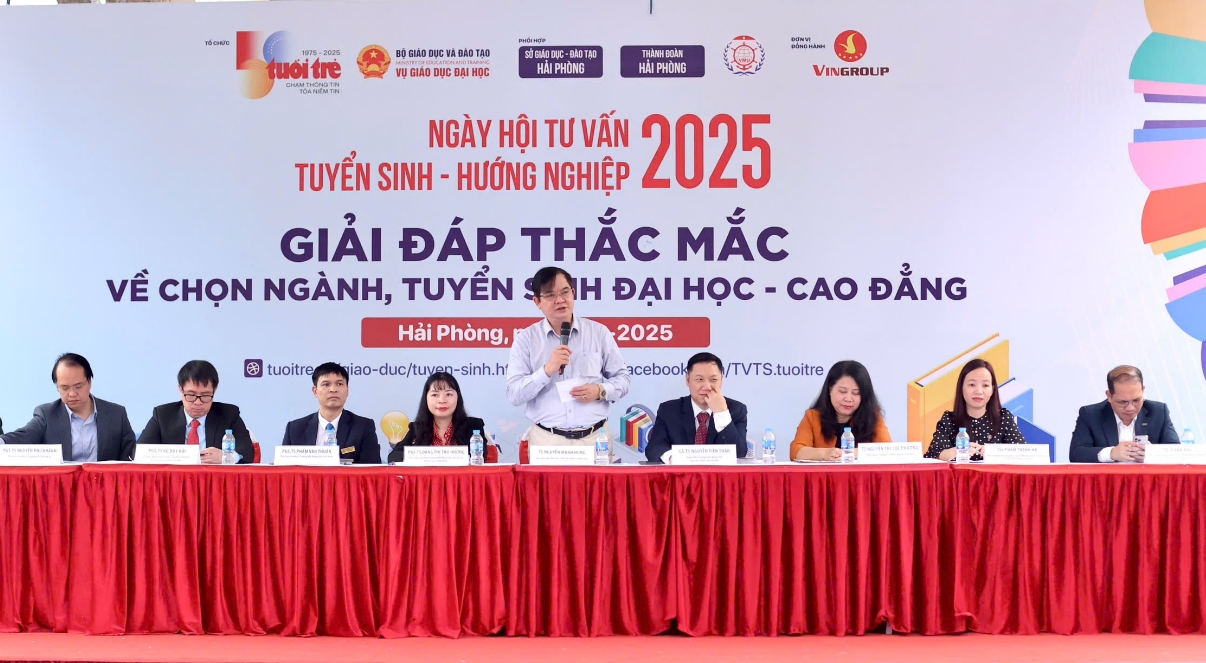 bao tuoi tre to chuc ngay hoi tu van tuyen sinh  huong nghiep tai hai phong hinh 1