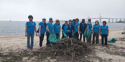 Launching campaign to clean up Hai Duong beach