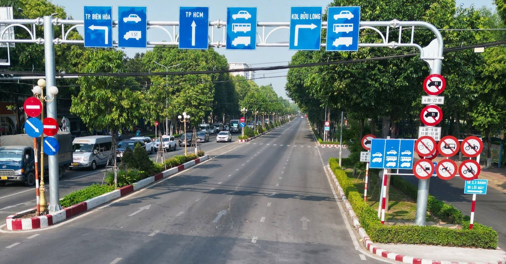 Road signs 'puzzle' pedestrians, Dong Nai requests comprehensive review