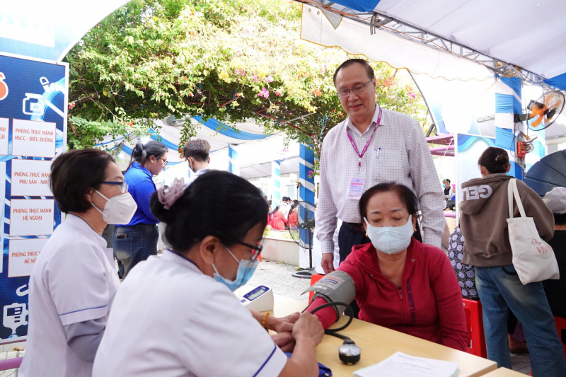 Vinh Long: Exámenes médicos y medicamentos gratuitos para más de 3.500 personas -0