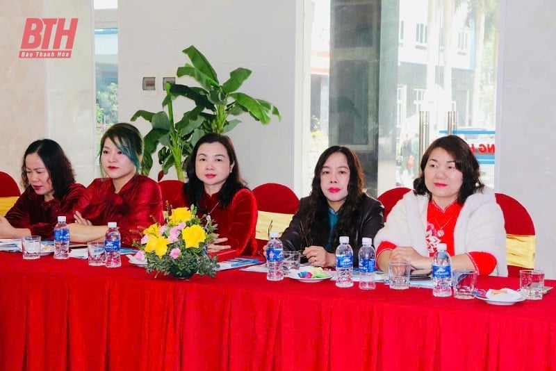 Le Club des femmes intellectuelles de la province de Thanh Hoa a organisé une discussion à l'occasion de la Journée internationale de la femme le 8 mars