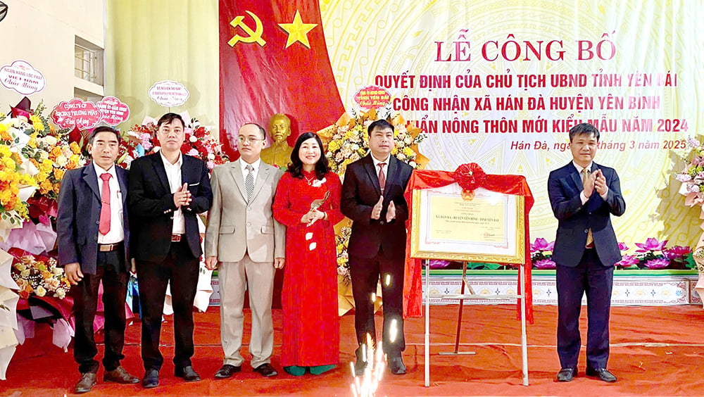 La commune de Han Da (Yen Binh) reçoit un certificat de reconnaissance en tant que nouvelle commune rurale modèle