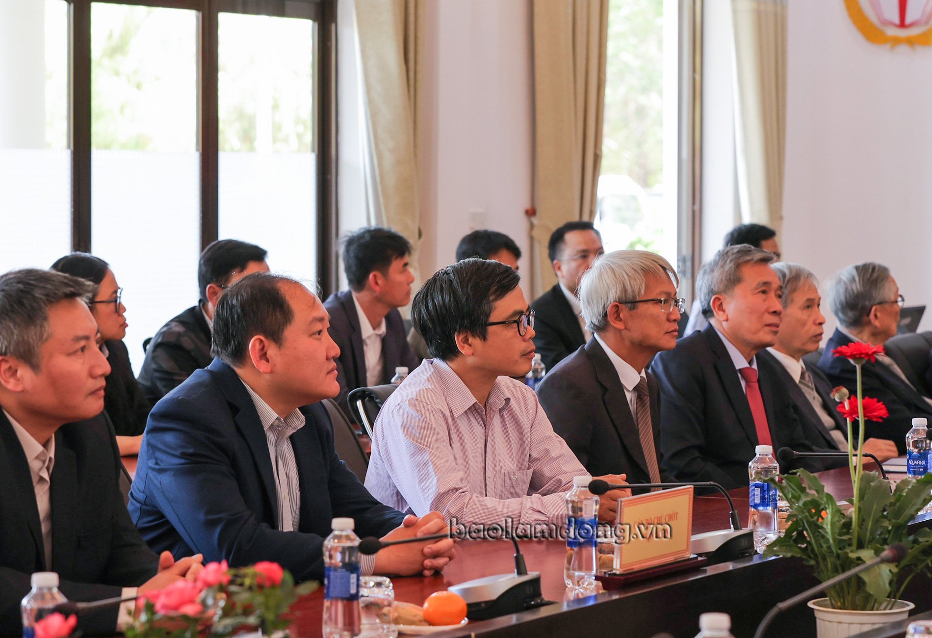 Delegates listen to instructions and sharing from Permanent Deputy Prime Minister Nguyen Hoa Binh