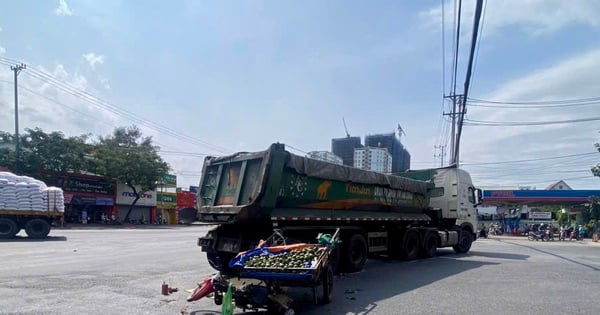 Vendedor de frutas muere tras colisión con camión tractor