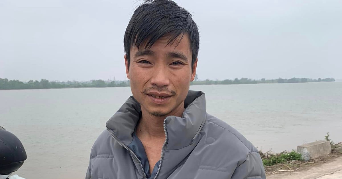 Young man saves people in the fast flowing water of the Red River