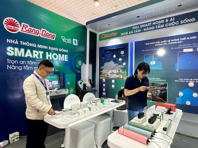 Rang Dong Company introduces smart products at the IEAE exhibition. (Photo: Duc Duy/Vietnam+)