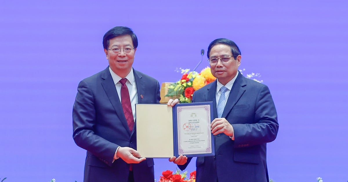 Le Premier ministre Pham Minh Chinh reçoit le titre de « professeur honoraire » de l'Université Tsinghua