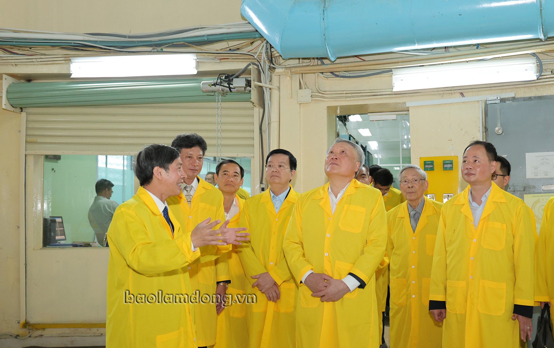 The Government delegation and leaders of Lam Dong Provincial Party Committee and People's Committee visited and learned about the Nuclear Reactor.