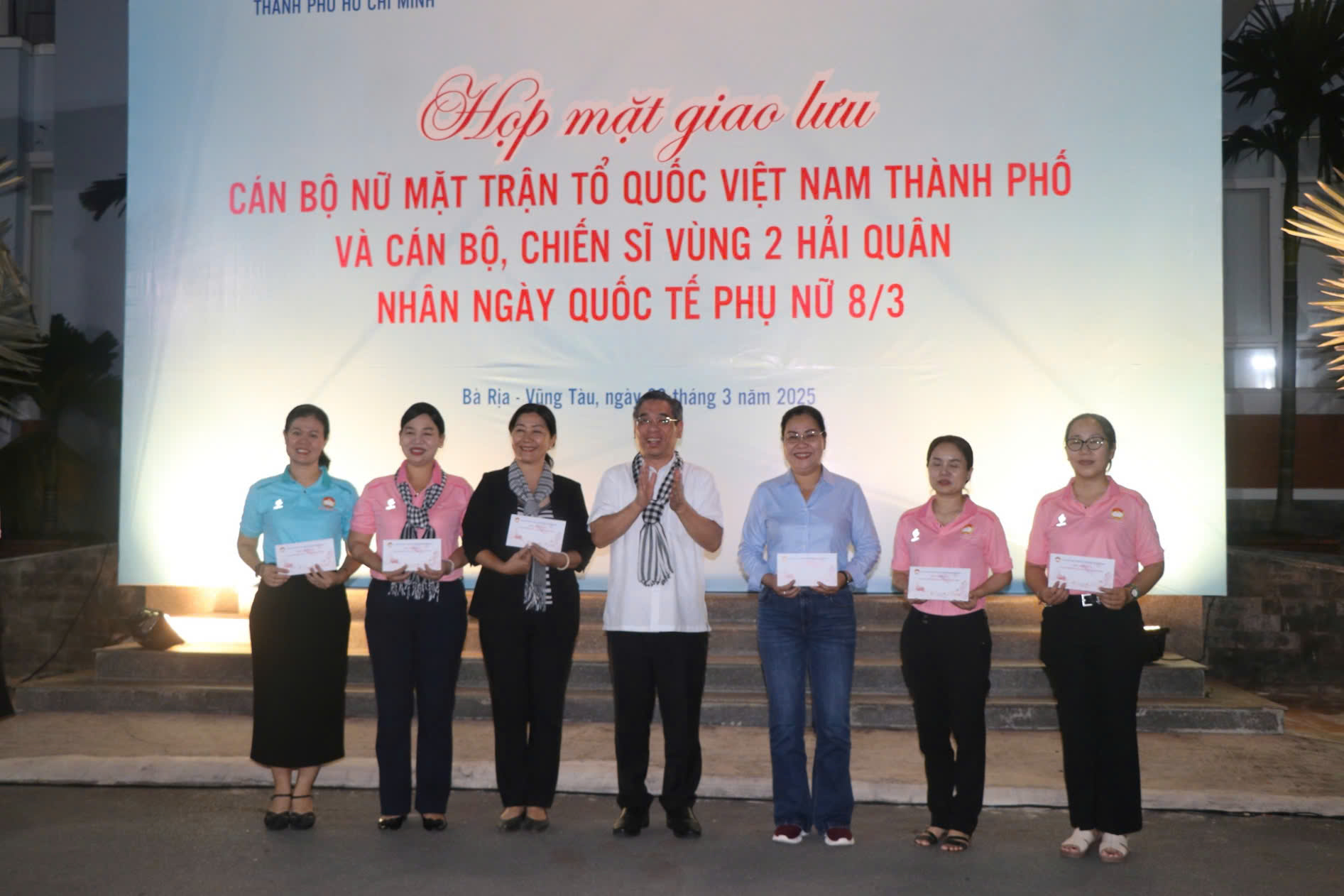 Cán bộ MTTQ TP HCM giao lưu với Vùng 2 Hải quân- Ảnh 3.