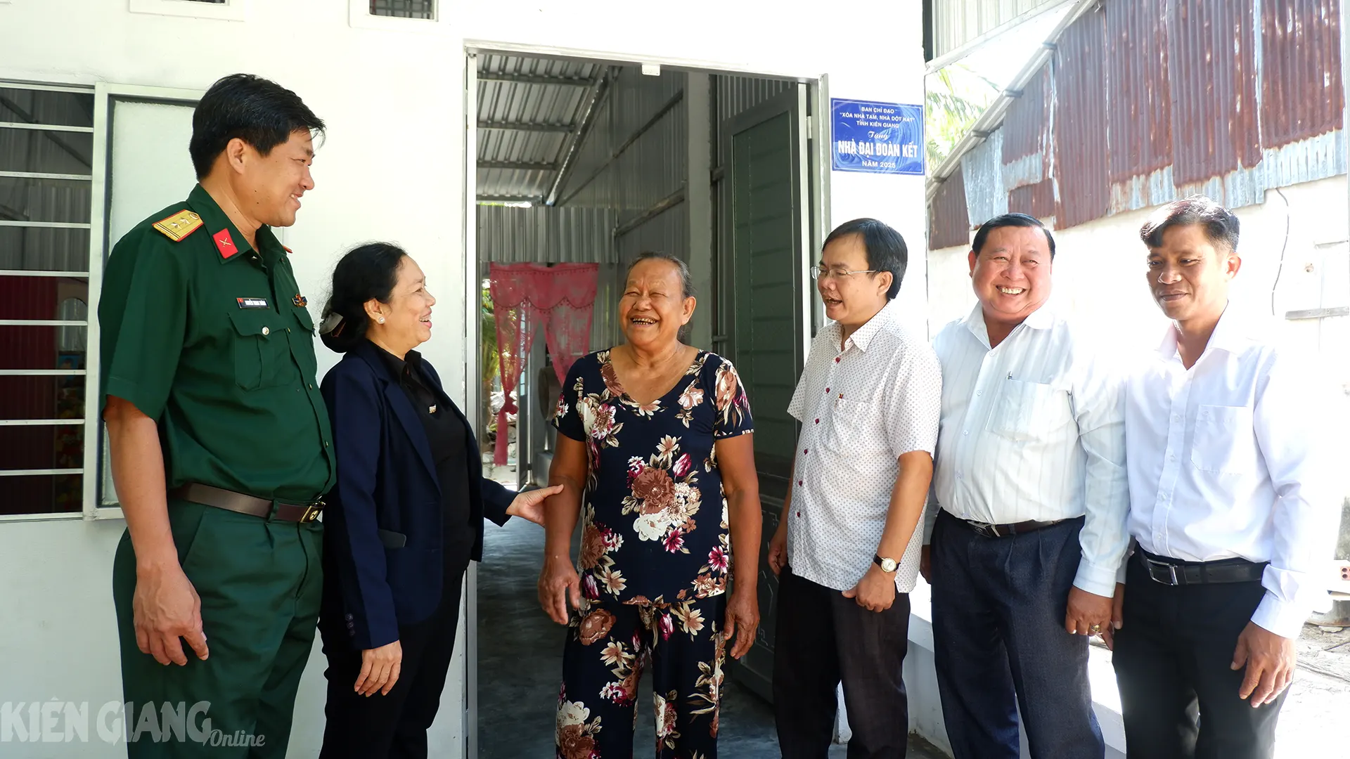 Giong Rieng strives to hand over 145 houses to near-poor households by May 2025