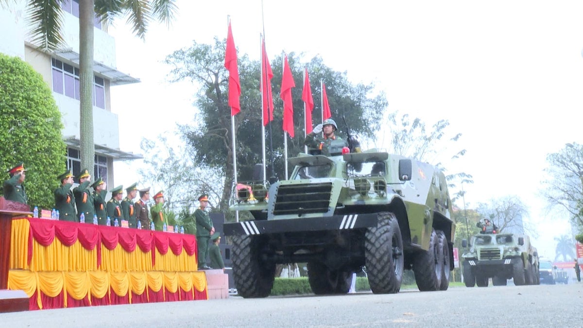 Ensayo general de las Fuerzas Armadas de Ha Tinh para la ceremonia de lanzamiento del entrenamiento de 2025