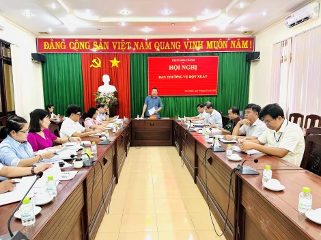 The Standing Committee of Hoa Thanh Town Party Committee appraised the documents of the Party Congress of the commune for the 2025-2030 term.