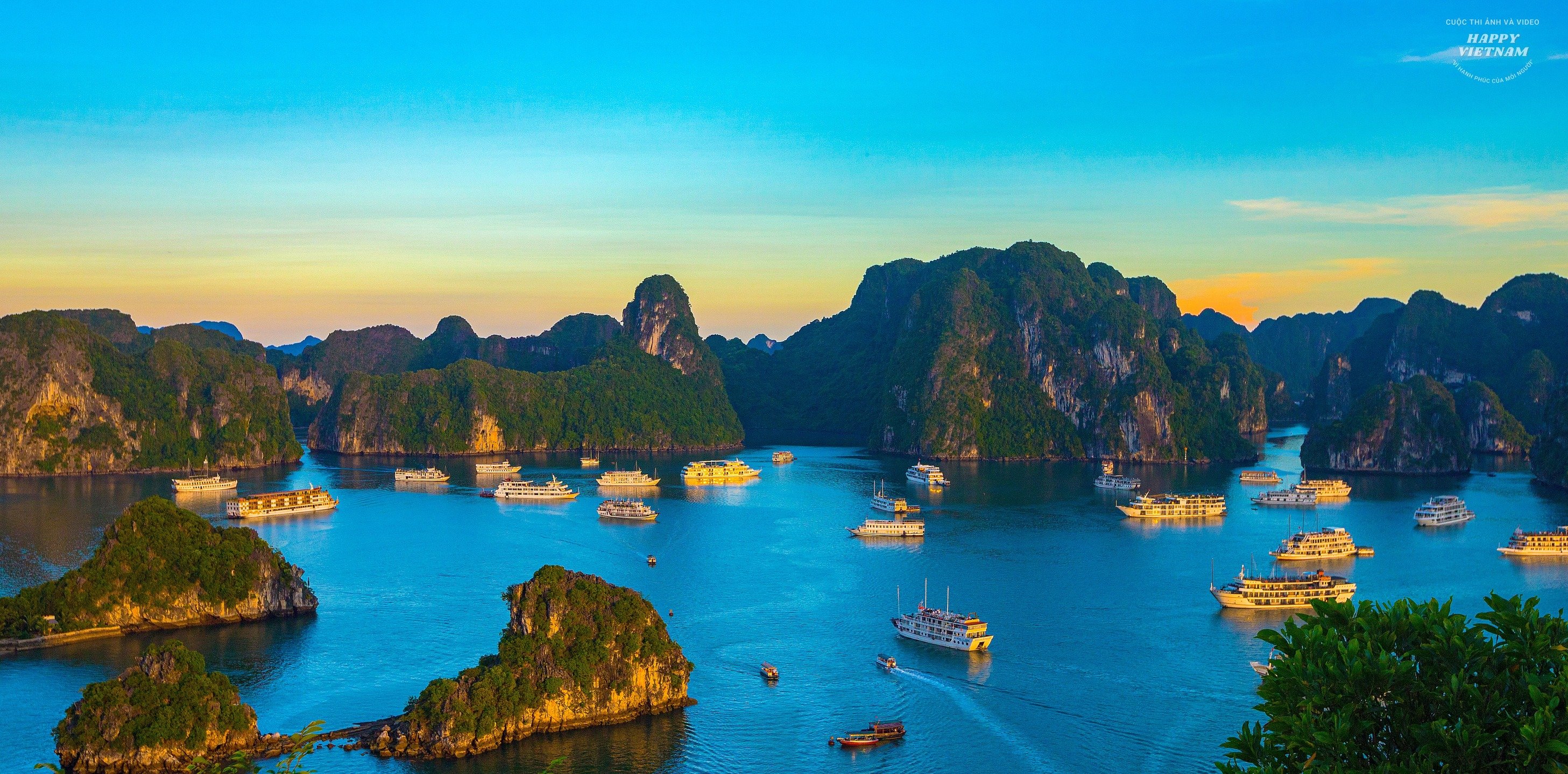 Admire the magical beauty of Bai Tu Long Bay