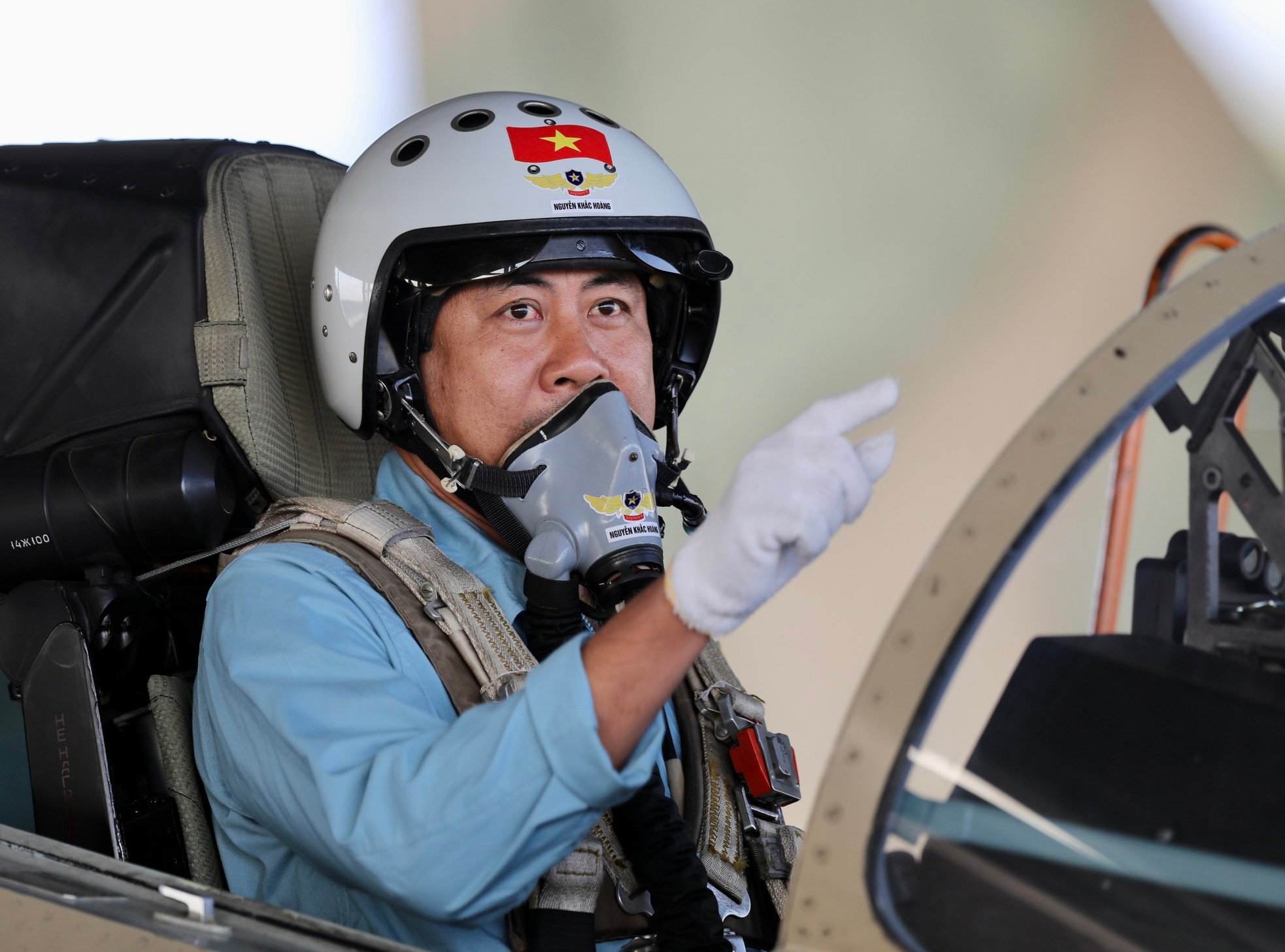 Primer plano de los aviones de combate Su-30MK2 practicando para prepararse para la celebración del 30 de abril (foto 6)