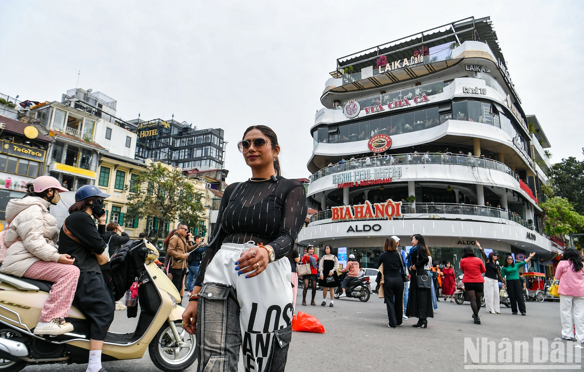 [Foto] Miles de personas visitaron el edificio 