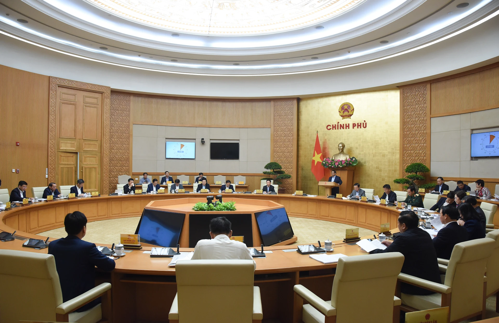 [Photo] Prime Minister Pham Minh Chinh chairs the Government's special meeting on law making in March 2025 photo 3