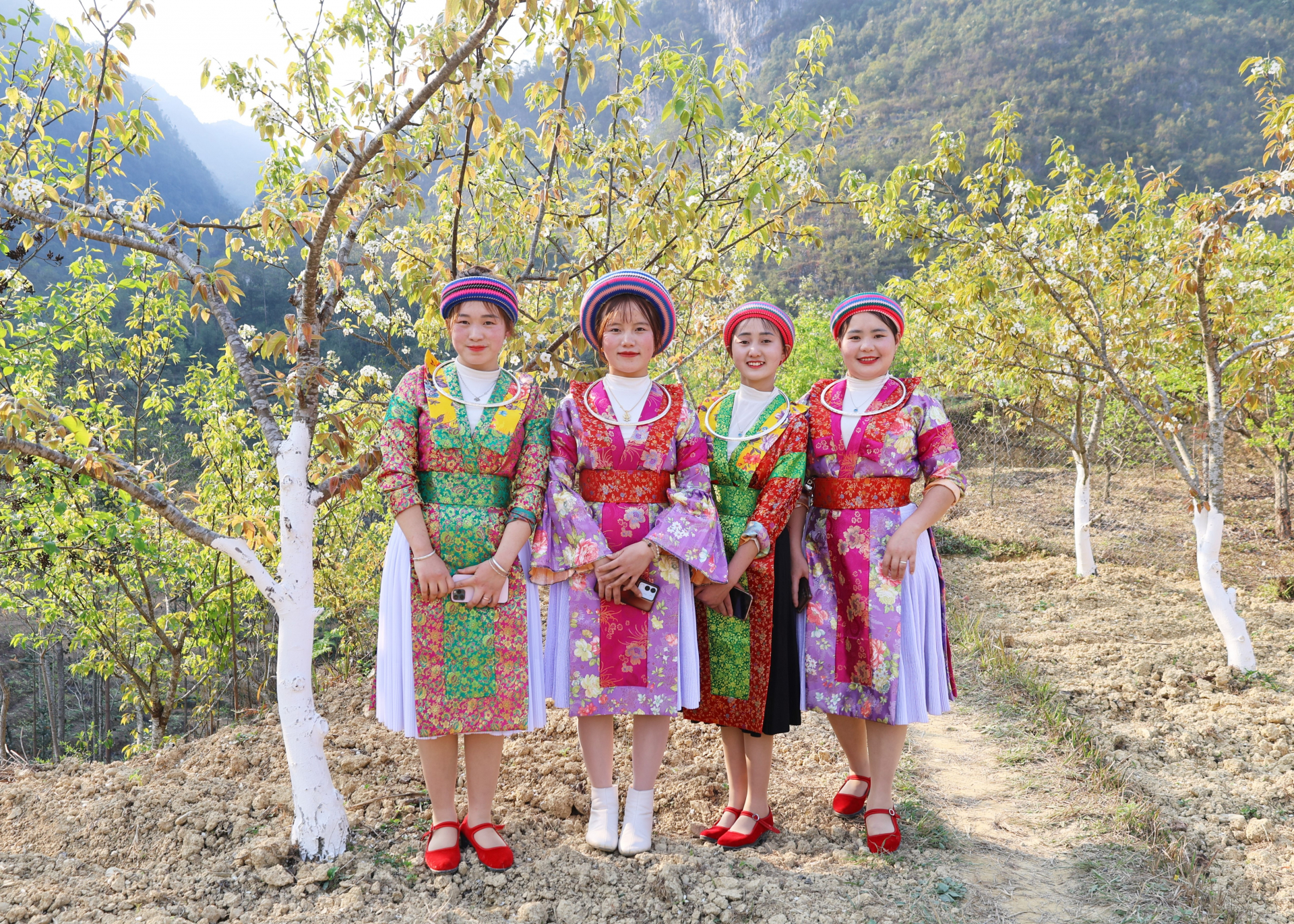 Inauguración del Festival de las Flores de Le y del Festival de Cultura Étnica de la ciudad de Pho Bang