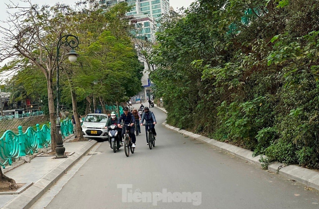 ภาพระยะใกล้ของถนนเวสต์เลคที่จะขยายเป็น 21 เมตรด้วยสะพานลอย ภาพที่ 3