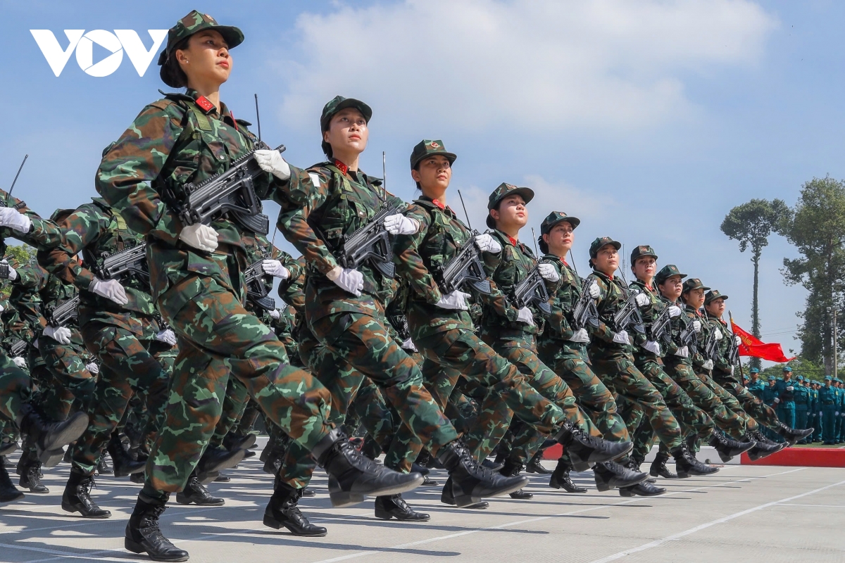 nhung bong hong vuot nang, ram rap luyen tap dieu binh hinh anh 11