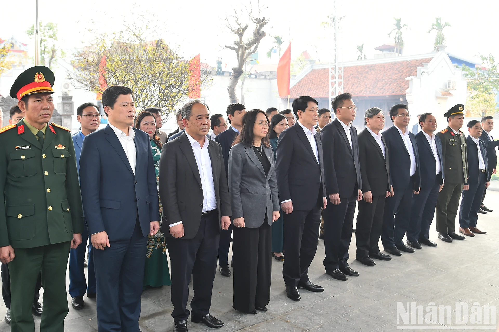 [Photo] President Luong Cuong offers incense in memory of General Secretary Nguyen Van Linh photo 6