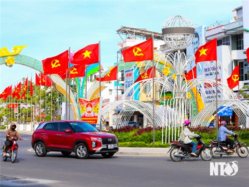 Organizing activities to celebrate the 33rd anniversary of the province's re-establishment, the 50th anniversary of the liberation of Ninh Thuan and the liberation of the South, and national reunification