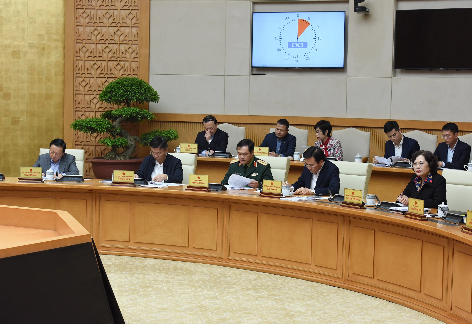 [Photo] Prime Minister Pham Minh Chinh chairs the Government's special meeting on law making in March 2025 photo 5