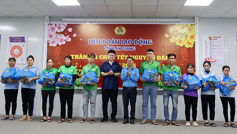 省労働組合が外資系企業を訪問し、新年の挨拶を述べる。