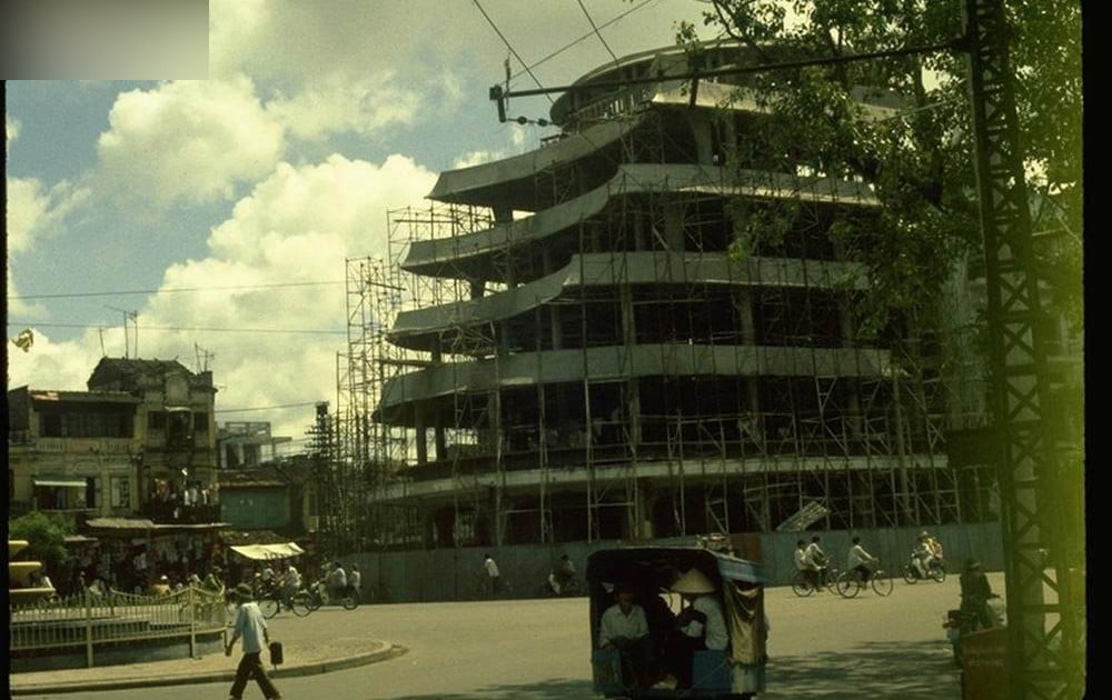 Rare photos of the "Shark Jaws" building under construction