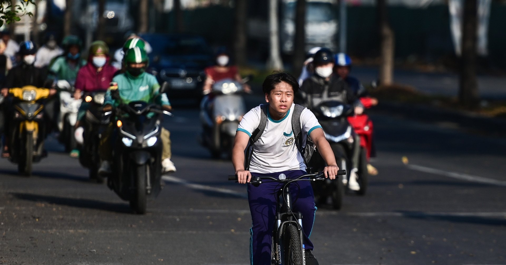 明日、2025年3月21日の天気予報：北部の気温は27度まで上昇し、南東部は暑くなります