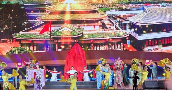 Image of the Festival of Lady of the Land of Sam Mountain receiving UNESCO certificate