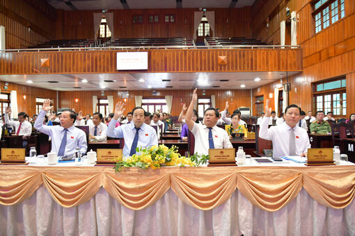 Long An Provincial People's Council, 10th term, held the 23rd session on March 25.