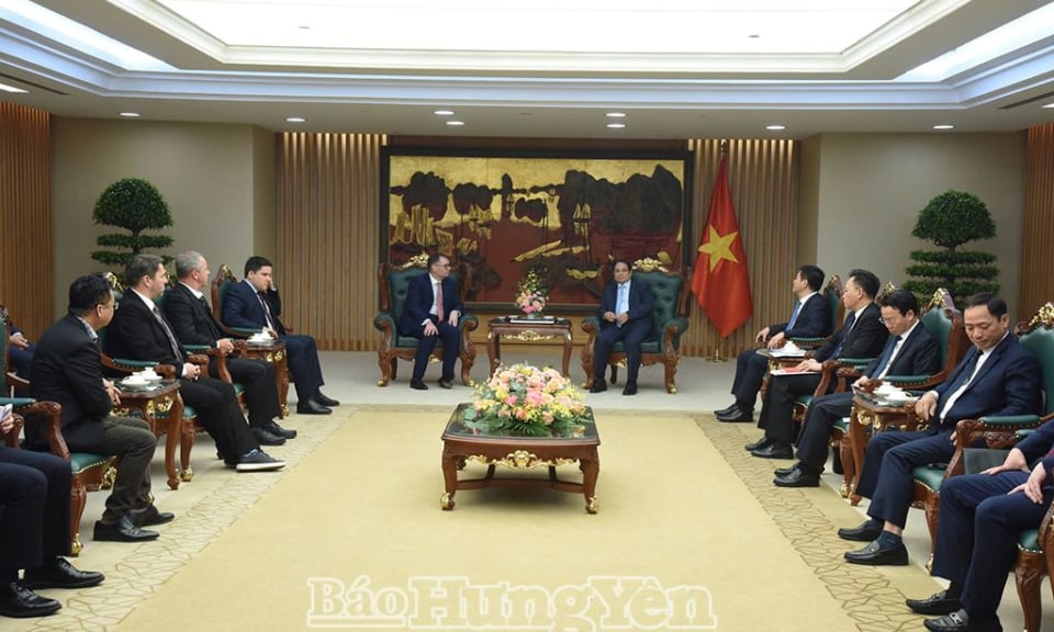 El primer ministro Pham Minh Chinh recibe al director general de proyectos de la Organización Trump en Vietnam.