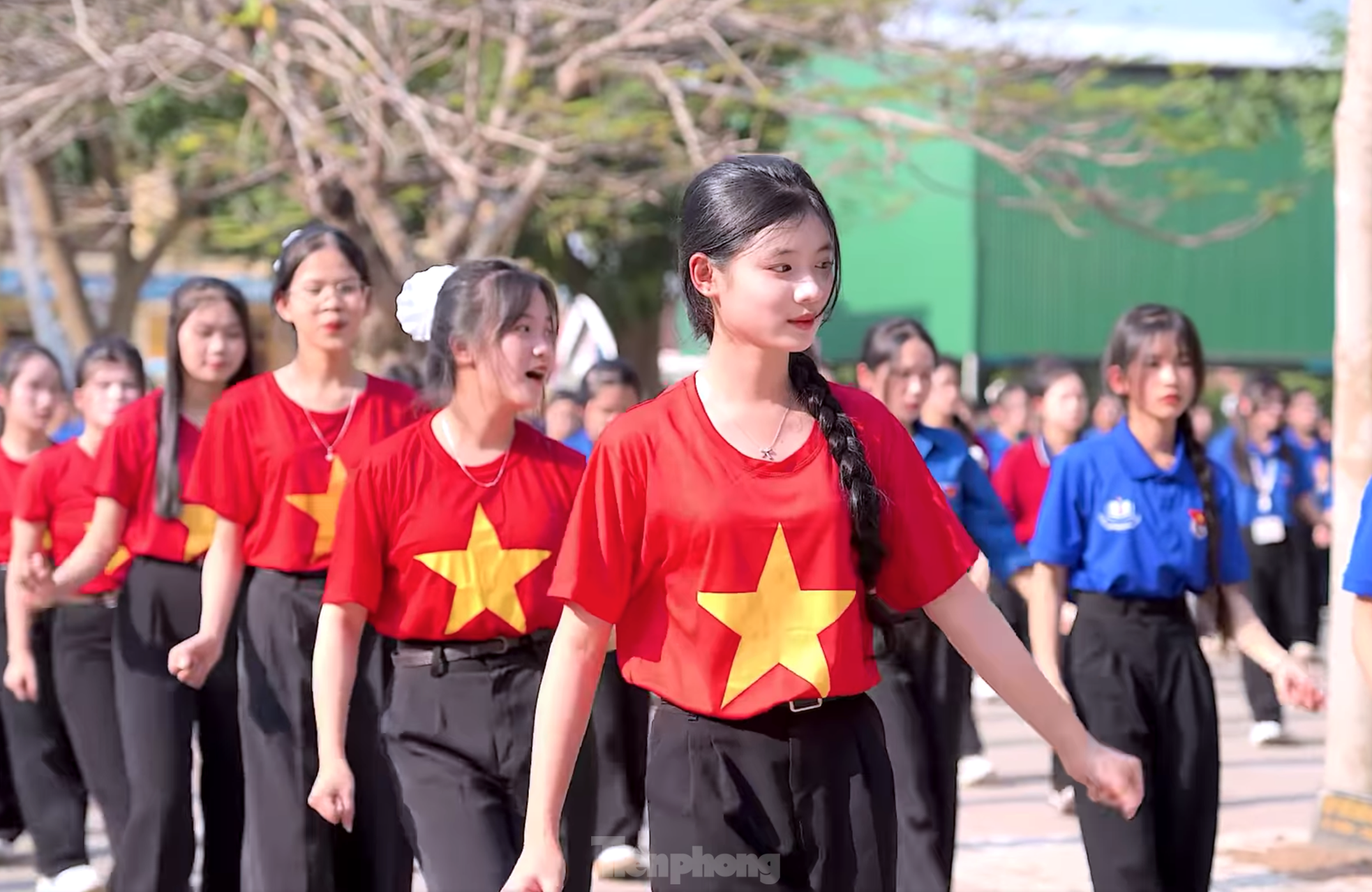 Youth dance in unison to celebrate the 94th anniversary of the founding of the Photo Group 4