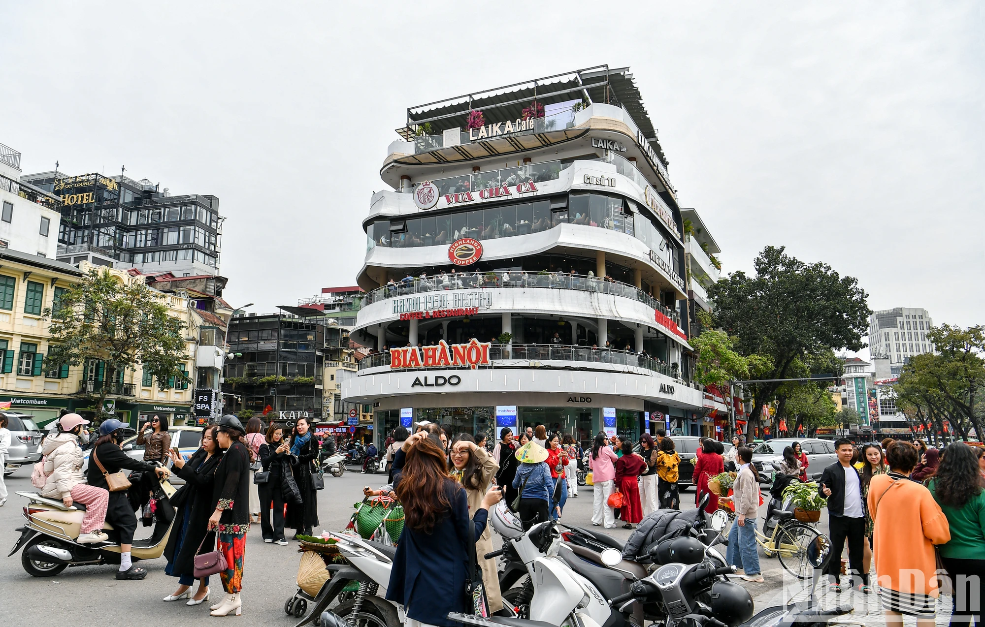 [Foto] Miles de personas visitaron el edificio 