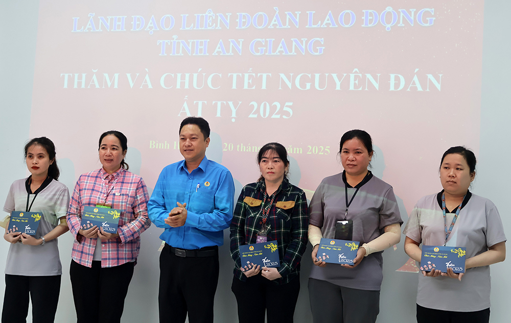 省労働組合が外資系企業を訪問し、新年の挨拶を述べる。