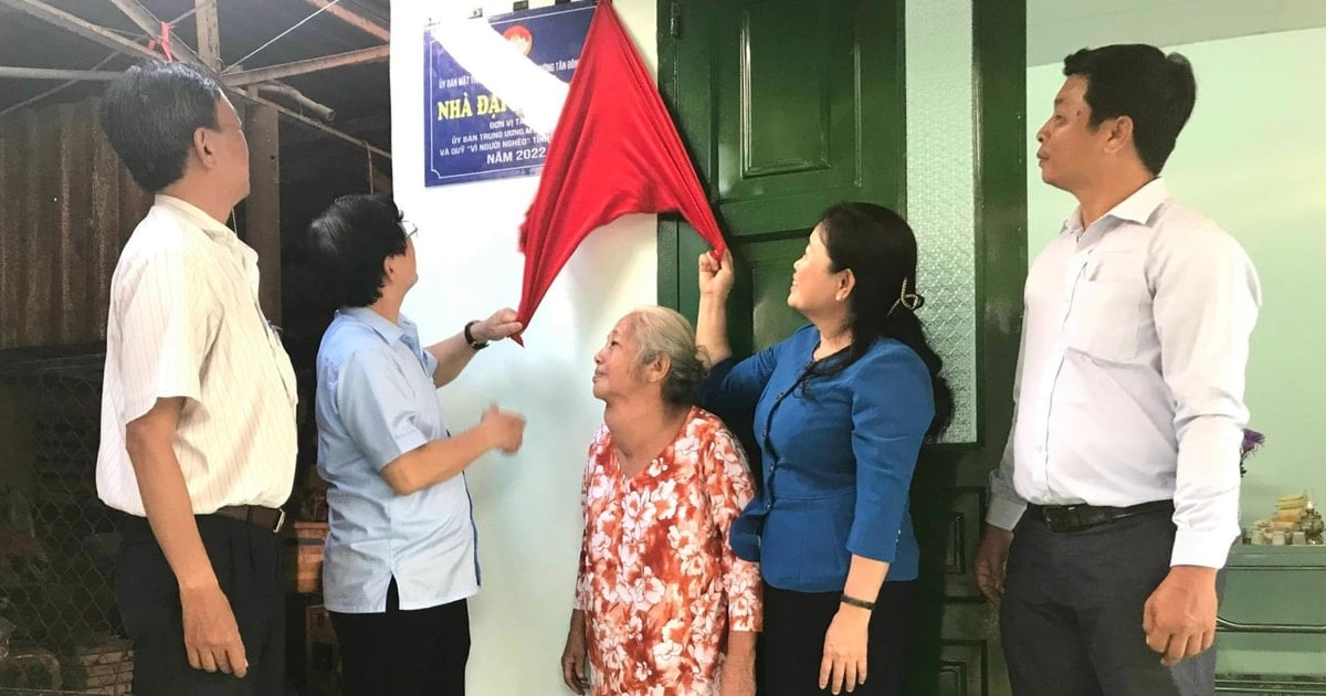 Mobilizing nearly 32.5 billion VND to support the poor in Binh Duong province to eliminate temporary and dilapidated houses.