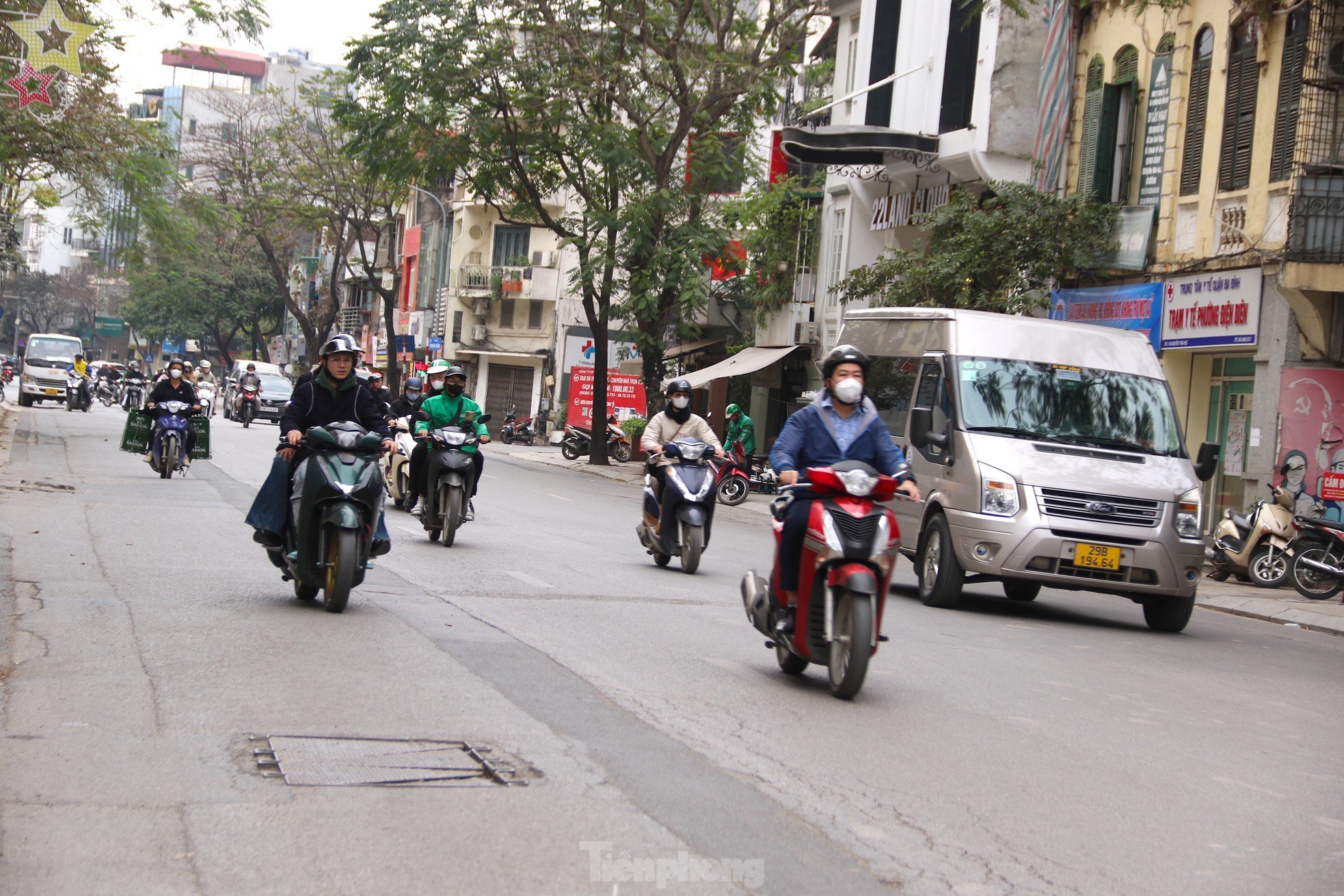 'Buffalo life', 'scratched grooves' on many streets of the capital after repair photo 5