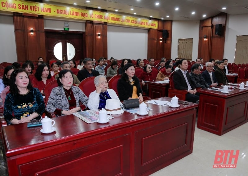 Meeting generations of journalists of Thanh Hoa Newspaper