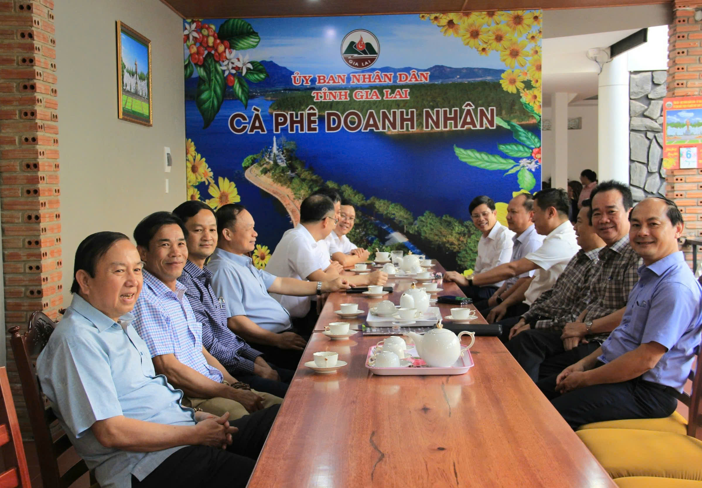 คณะกรรมการประชาชนจังหวัดจัดประชุม “ธุรกิจกาแฟ”